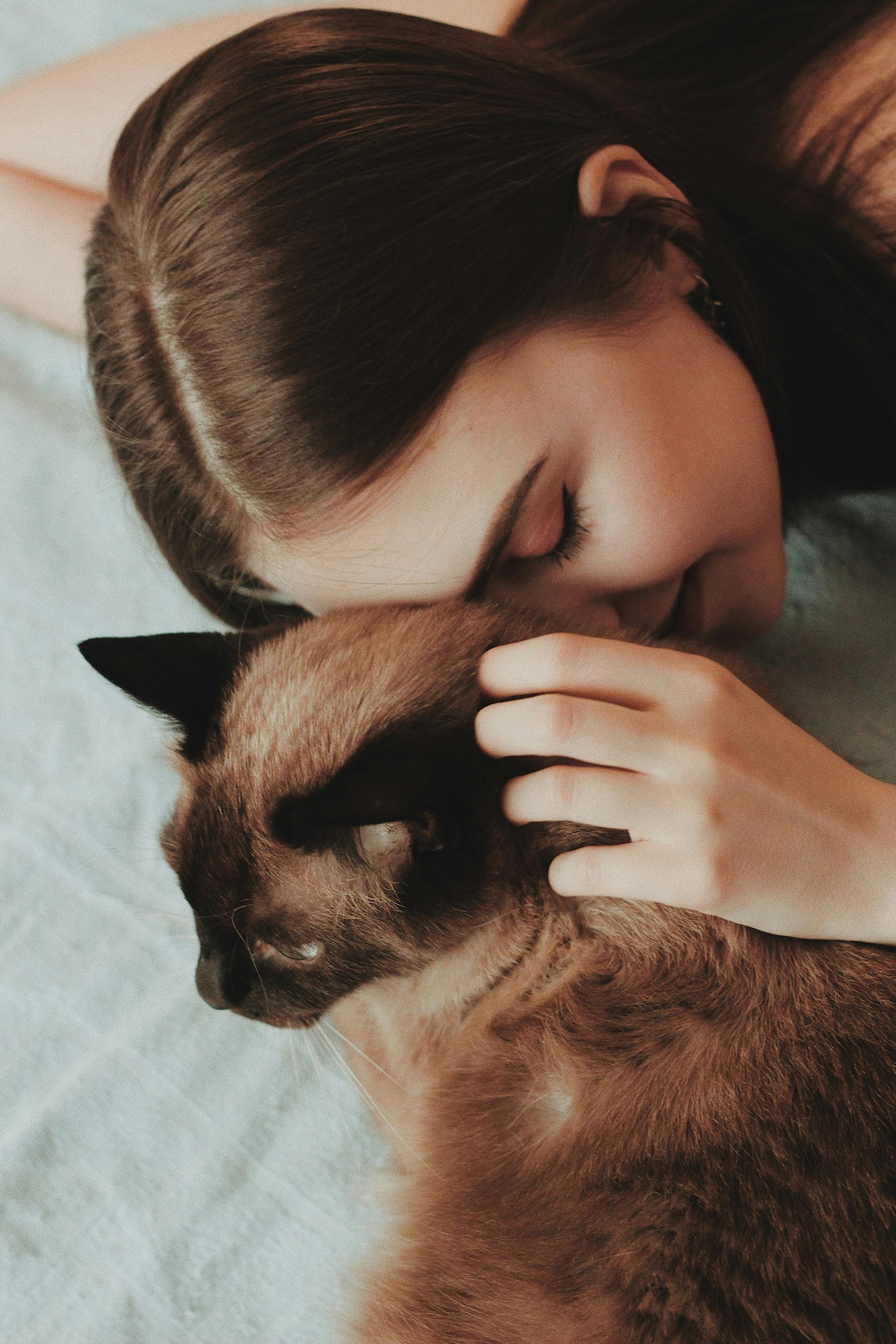 girl with a cat